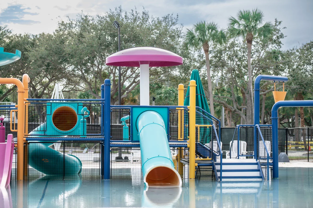 Public-use aquatic play and pool deck area